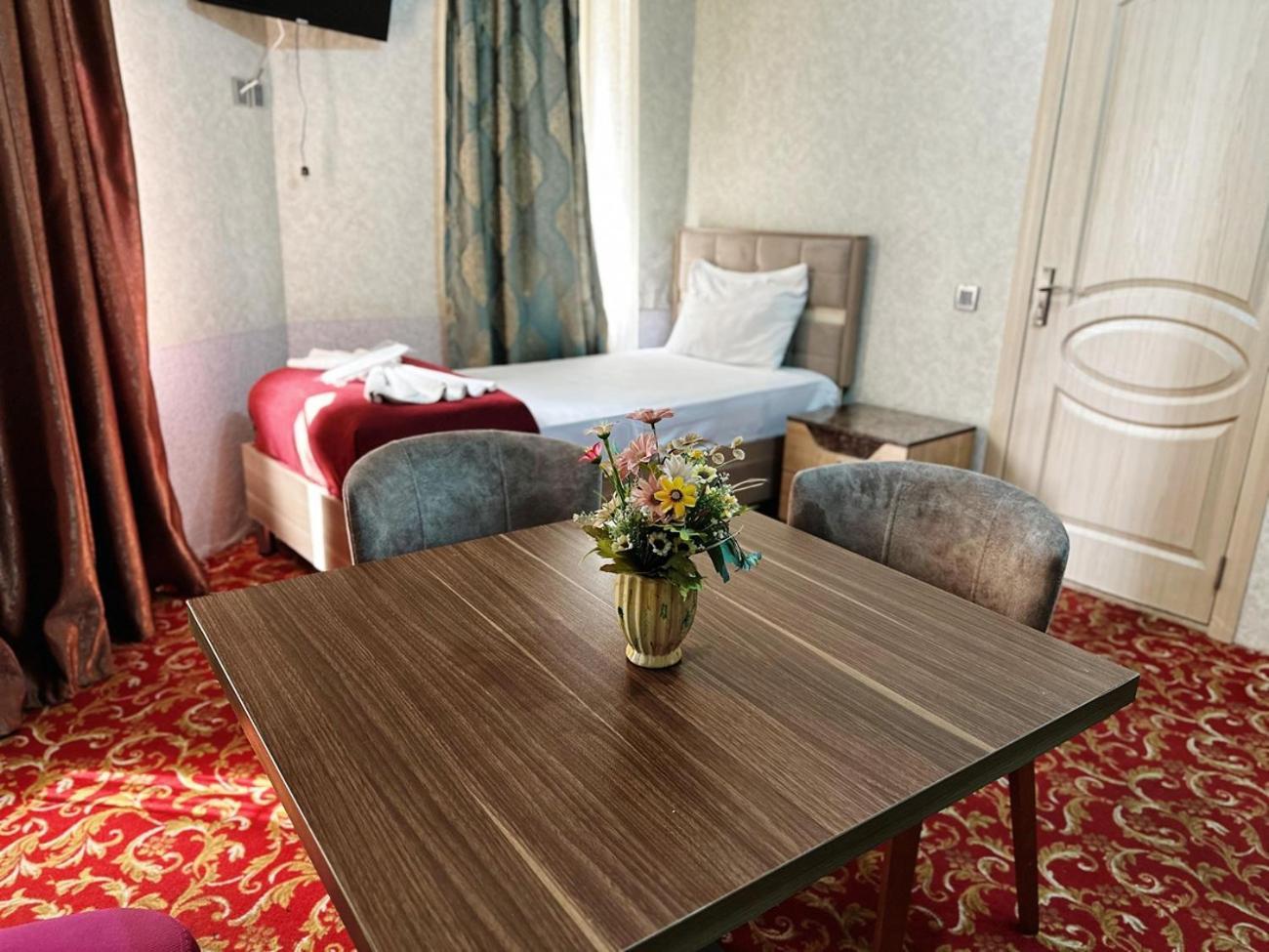 Avi Hotel Баку Экстерьер фото
