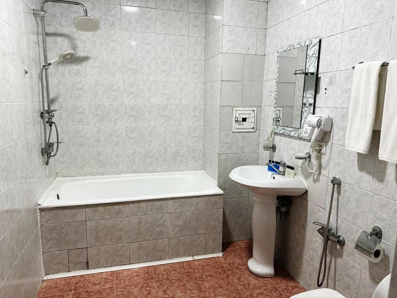 Avi Hotel Баку Экстерьер фото