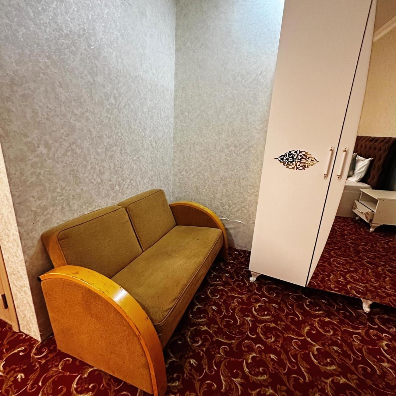 Avi Hotel Баку Экстерьер фото