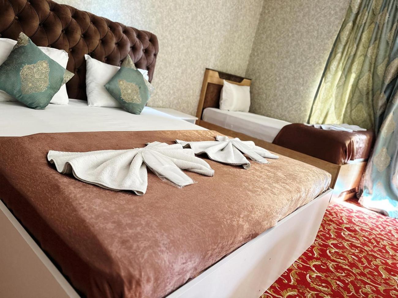 Avi Hotel Баку Экстерьер фото