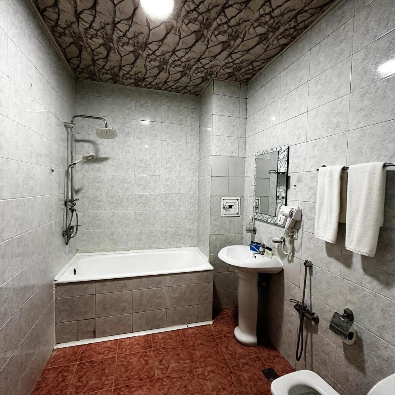 Avi Hotel Баку Экстерьер фото