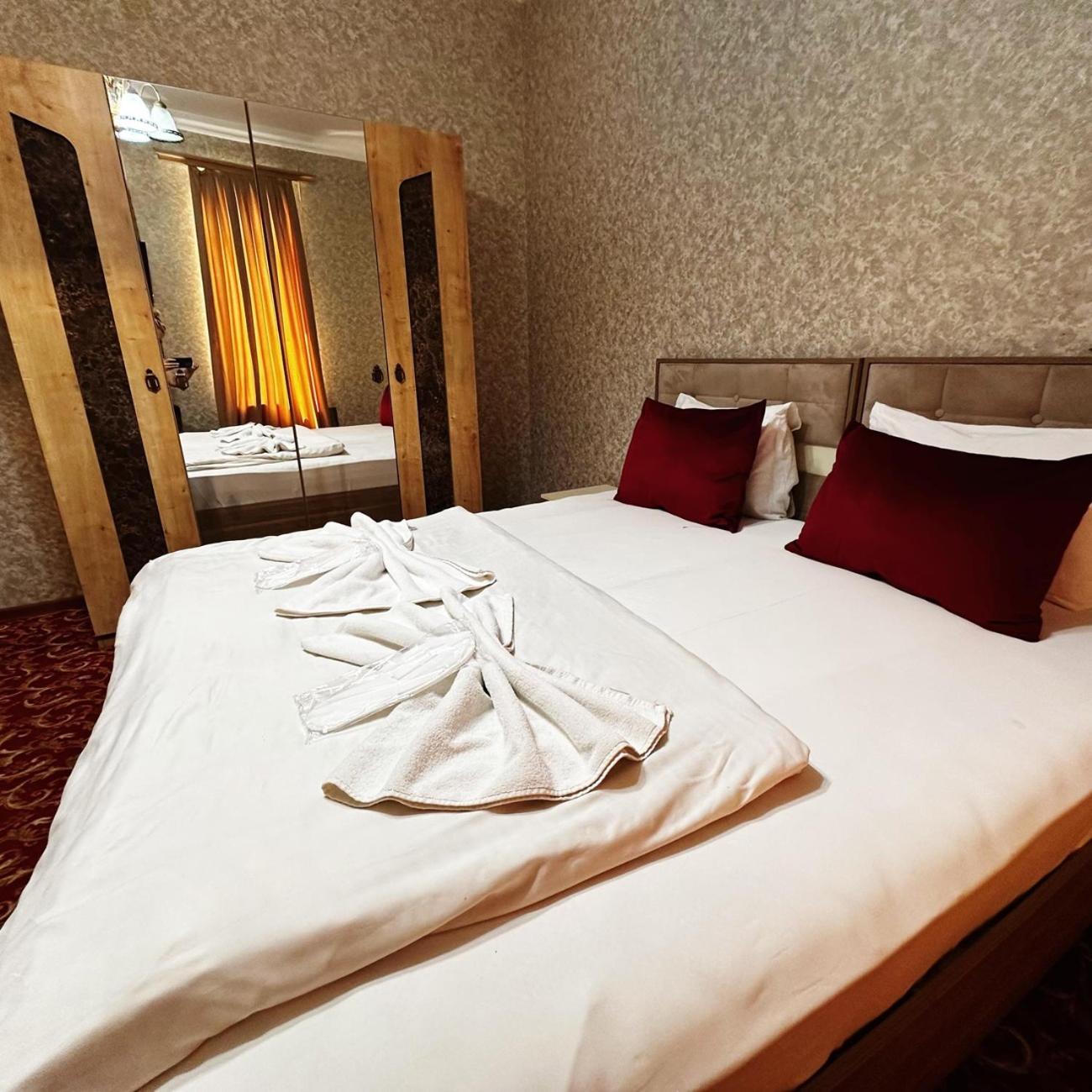 Avi Hotel Баку Экстерьер фото
