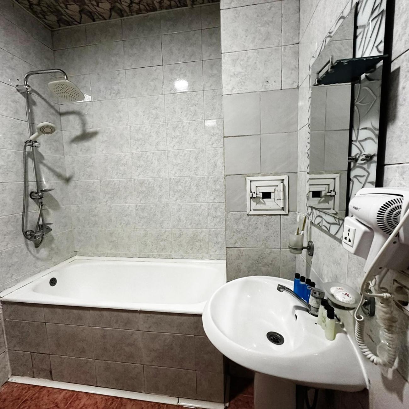 Avi Hotel Баку Экстерьер фото