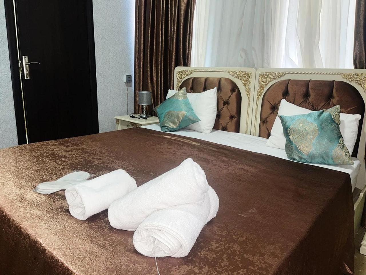 Avi Hotel Баку Экстерьер фото